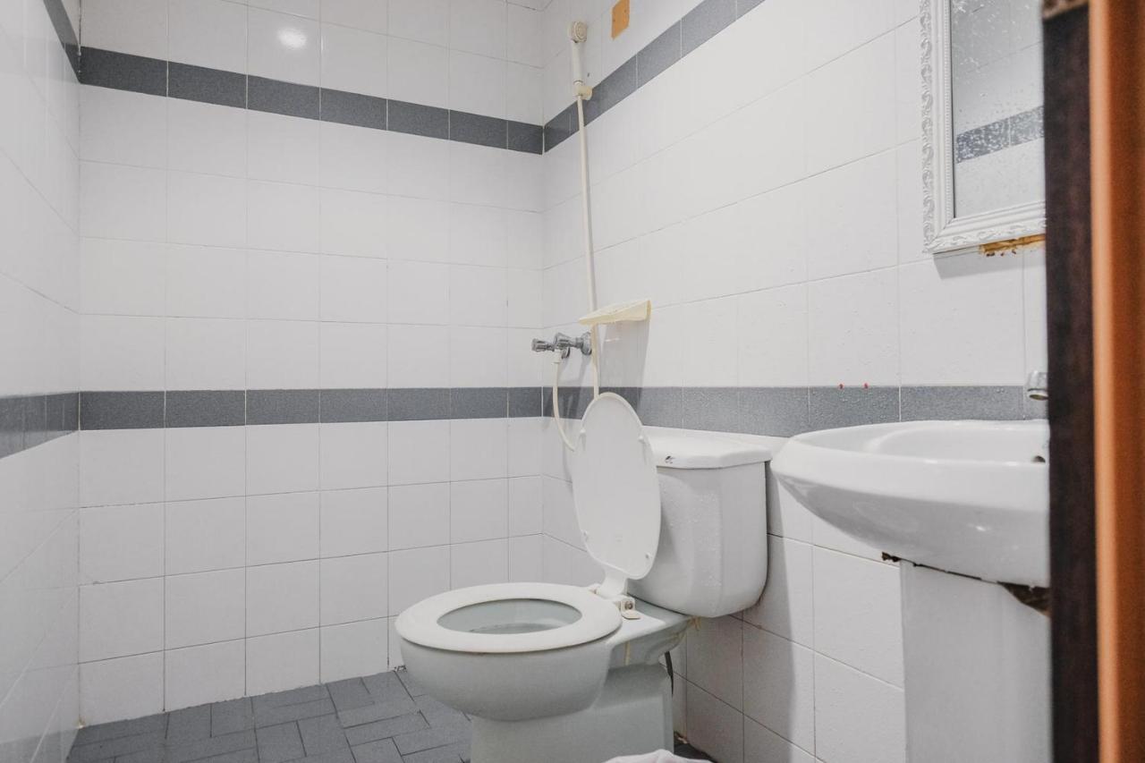 Reddoorz Near Nagoya Hill Mall Batam 5 Екстер'єр фото